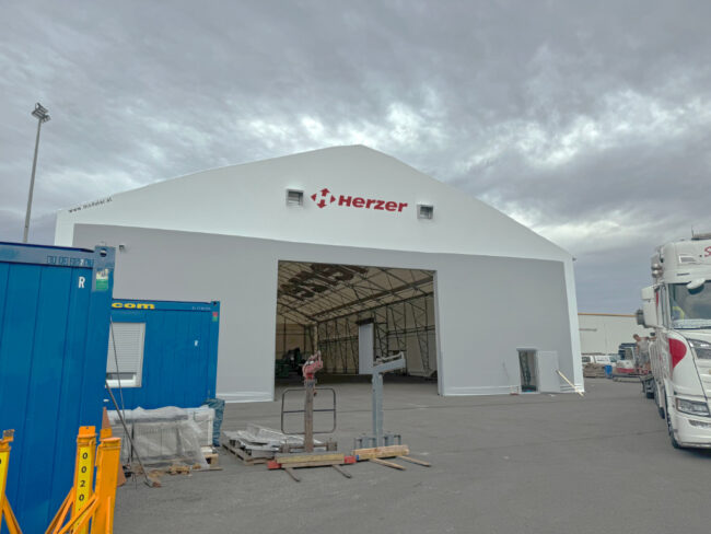 Modular Giebelhalle von vorne